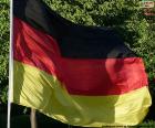Флаг Германии является триколор, состоящий из трех равных горизонтальных полос цвета черный, красный и Золотой